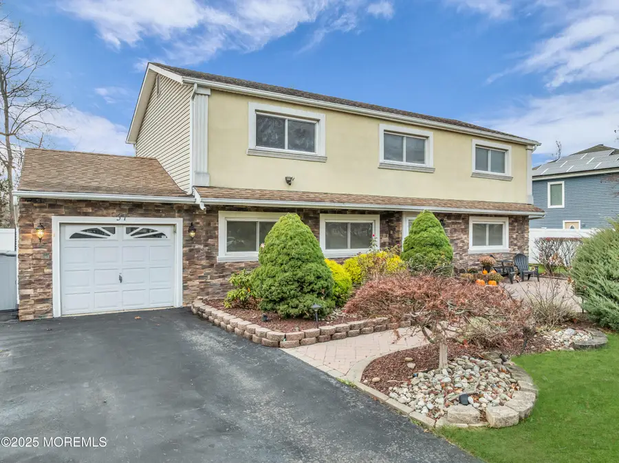 31 Winthrop Drive, Yorketown, NJ 07726 - Image #2