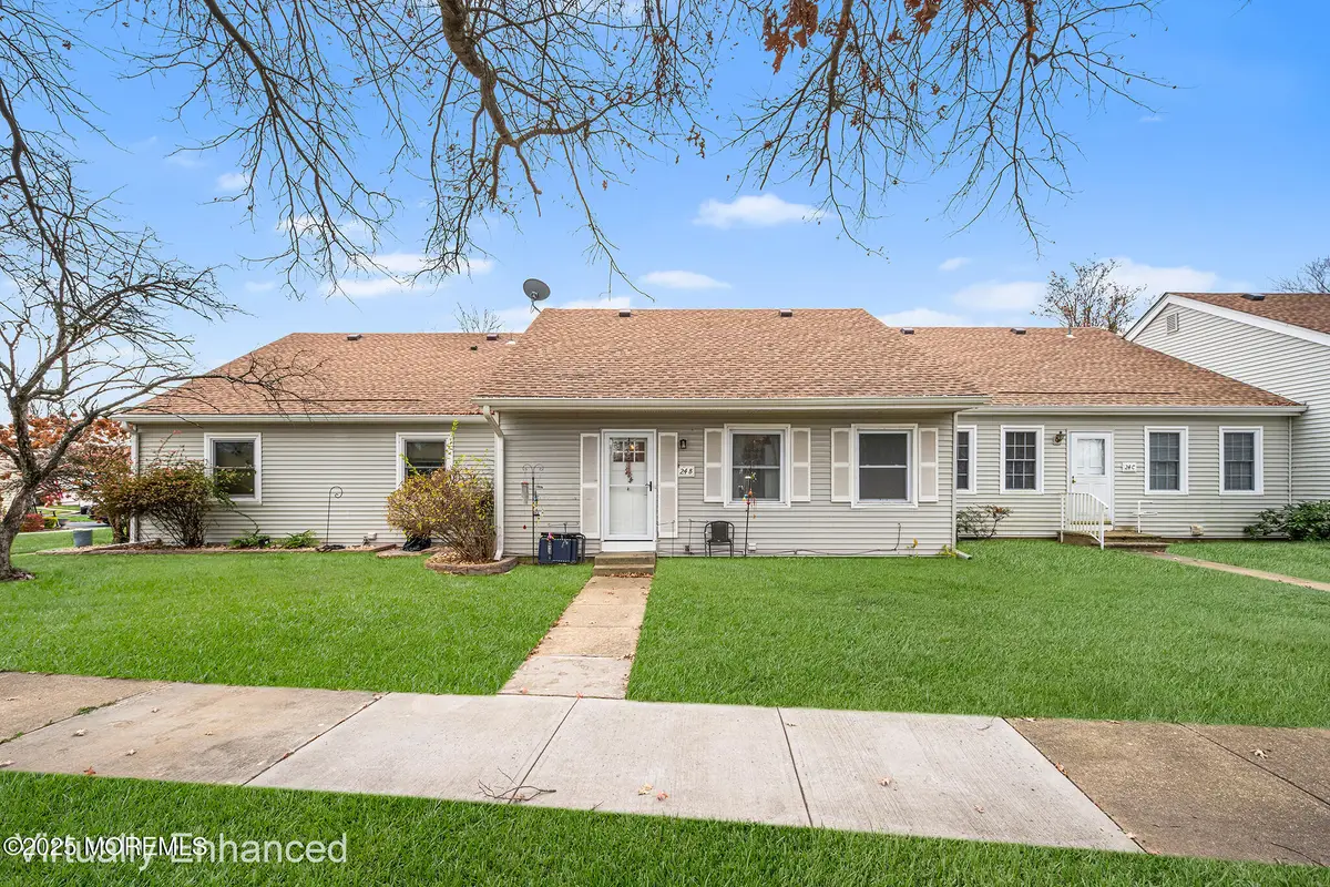 24 Calle De Elvira #B, Freehold, NJ 07728 - Image #1