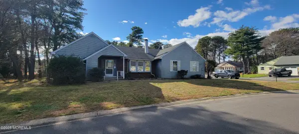 6 Holyoke Court, Whiting, NJ 08759