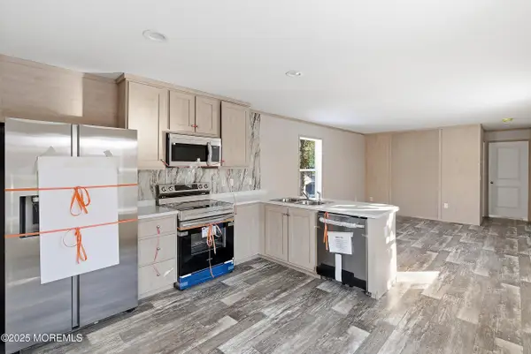 2 Lace Bark Lane, Jackson, NJ 08527