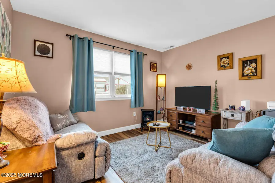 27-2 Florence Tollgate Apts Place #2, Florence, NJ 08518 - Image #3