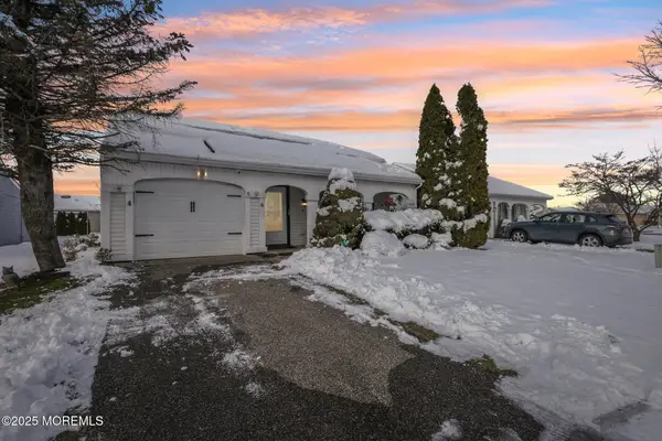 4 Harrogate Lane, Manchester, NJ 08759