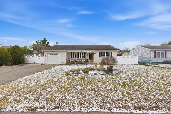 123 Oakwood Place, Forked River, NJ 08731