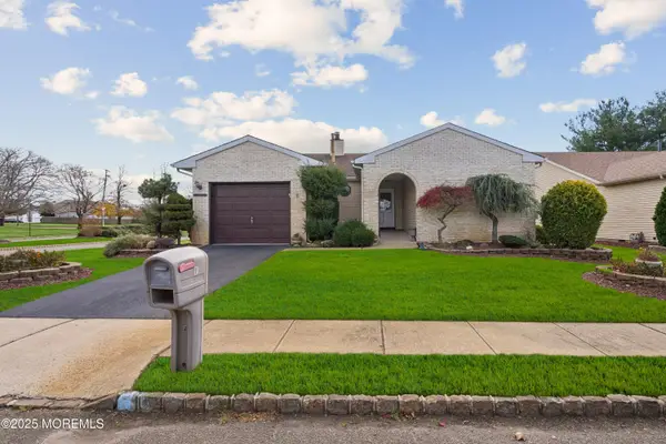 1 Suffolk Way, Marlboro, NJ 07746