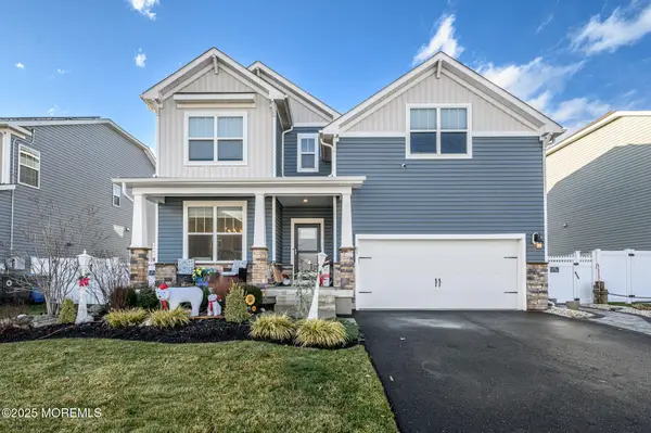 27 Payton Drive, Manahawkin, NJ 08050