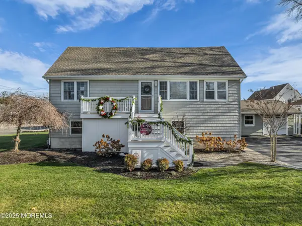 33 Sand Creek Lane, Toms River, NJ 08753