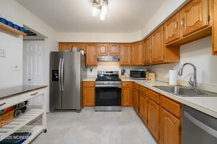 224 Perth Hill Court, Aberdeen, NJ 07747 - Image #2