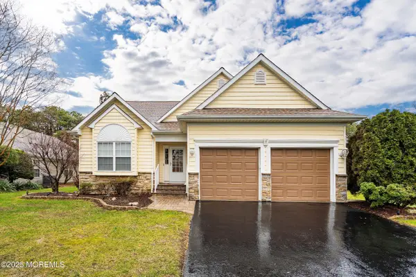 9 Rosewood Drive, Lakewood, NJ 08701