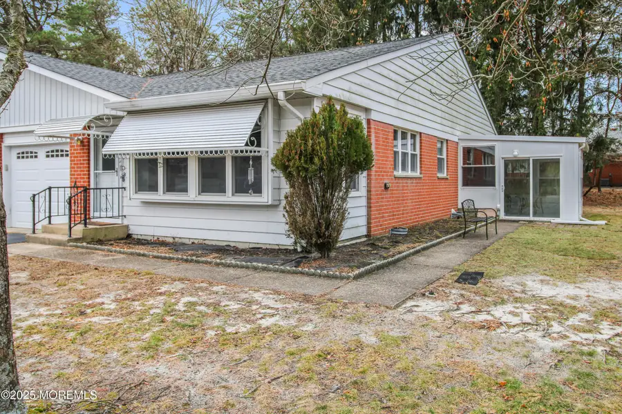 988 B Constitution Boulevard, Whiting, NJ 08759 - Image #2