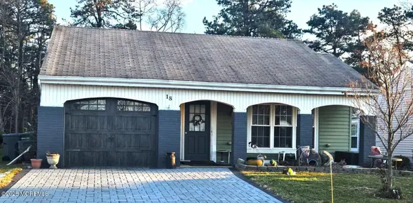 18 Flintshire Terrace, Manchester, NJ 08759