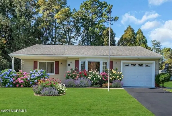 11 Vermont Way, Whiting, NJ 08759