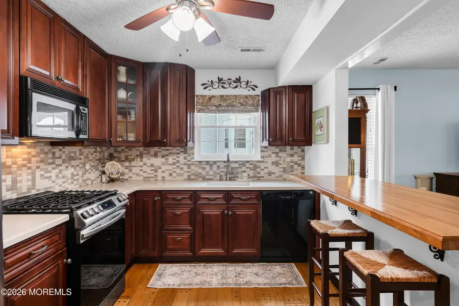 129 Tulip Lane, Freehold, NJ 07728 - Image #2