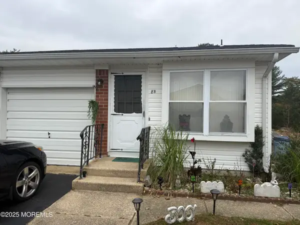 8 Hancock Drive #B, Whiting, NJ 08759