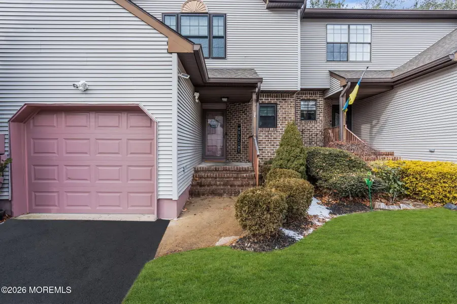 324 Oak Knoll Drive, Englishtown, NJ 07726 - Image #3