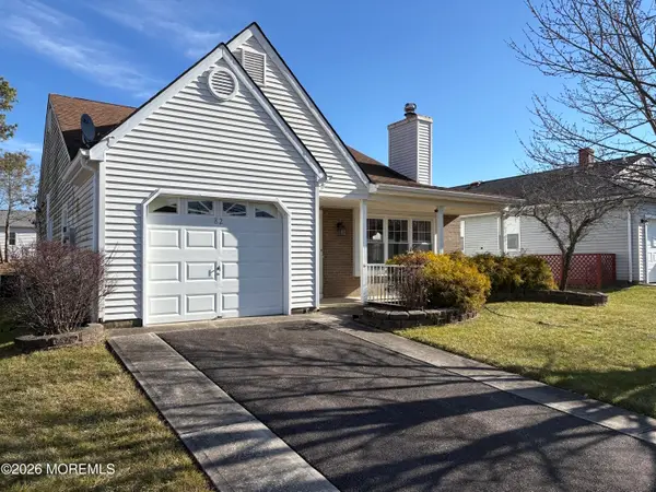 82 Trent Drive, Toms River, NJ 08757