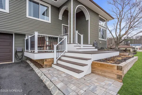 7 Apache Drive, Toms River, NJ 08753