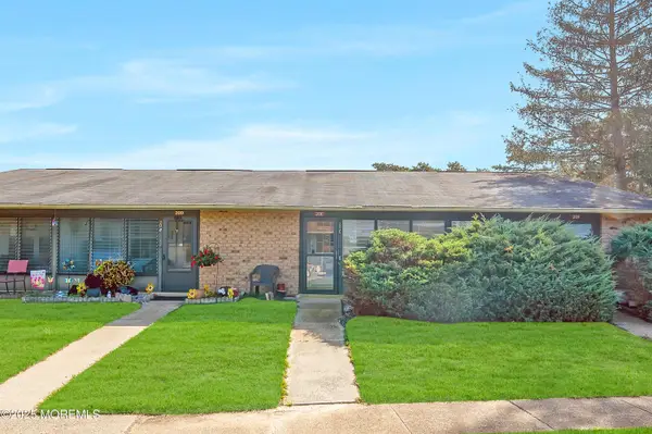 20 Yorkshire Court #E, Manchester, NJ 08759