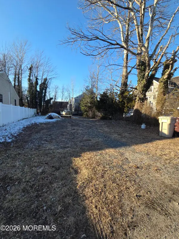 16 Tudor Avenue, Pine Beach, NJ 08741