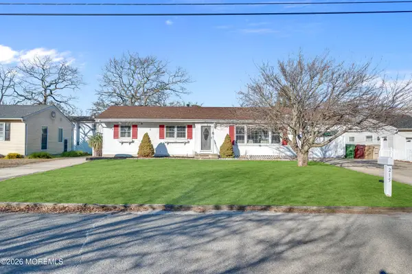 215 Lakewood Avenue, Bayville, NJ 08721