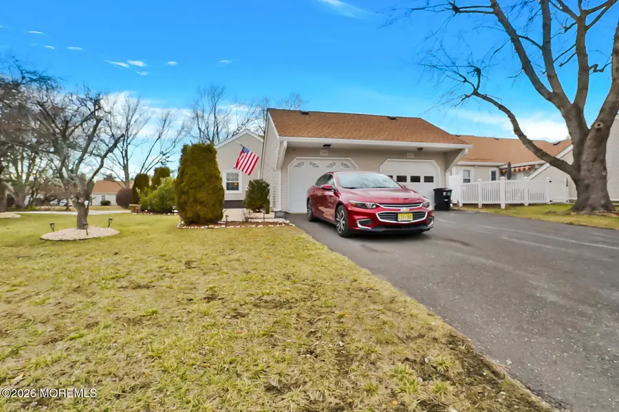 112 Pilatus Platz #D, Freehold, NJ 07728 - Image #2
