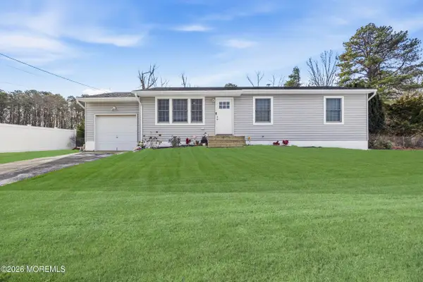 17 Bass Place, Howell, NJ 07731