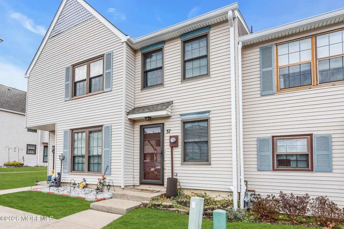 37 Queens Way, Englishtown, NJ 07726 - Image #1