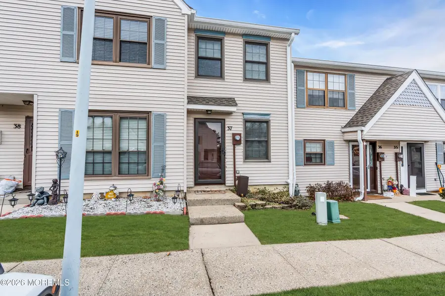 37 Queens Way, Englishtown, NJ 07726 - Image #2