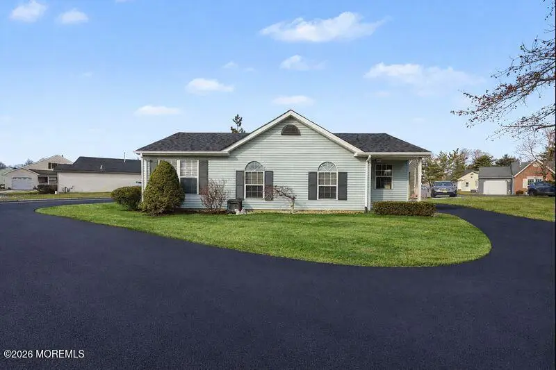 32 Carnaby Close, Freehold, NJ 07728 - Image #2