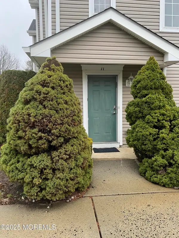 11 Fiddlers Elbow Court, Howell, NJ 07731