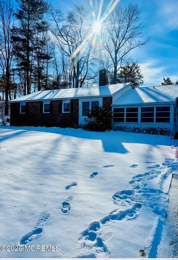 8 Hutchinson Road, Allentown, NJ 08501