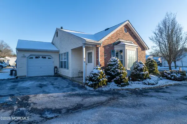 95 Farnworth Close, Freehold, NJ 07728