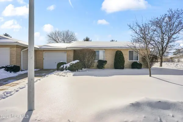 419 Andover Drive #419B, Monroe, NJ 08831