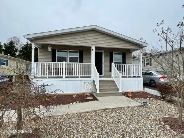 8 Baltimore Avenue, Manahawkin, NJ 08050