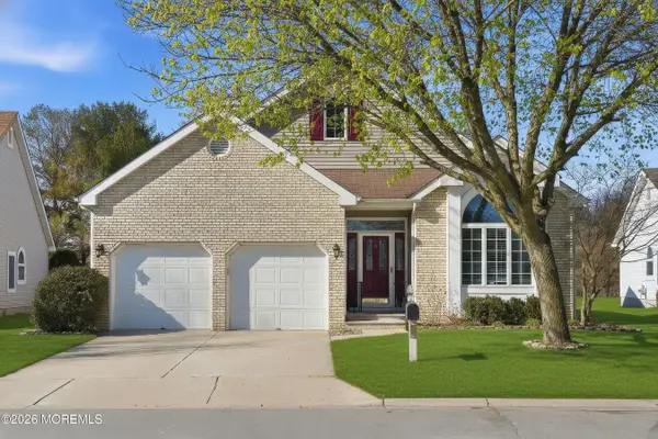 8 Westminster Drive, Monroe, NJ 08831