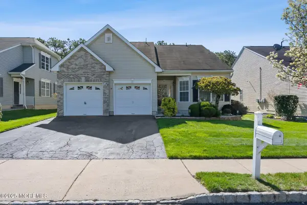 24 Little Leaf Lane, Howell, NJ 07731