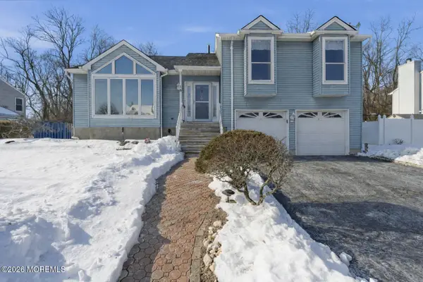 13 Heritage Drive, Howell, NJ 07731