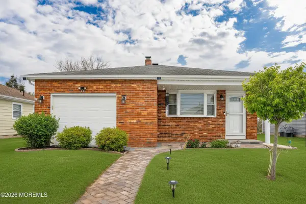 78 Castle Harbor Drive, Toms River, NJ 08757