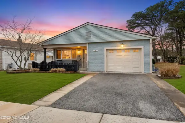 3 Woodstock Drive, Toms River, NJ 08757