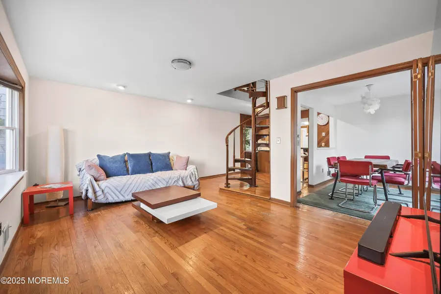 28 Florence Avenue, Leonardo, NJ 07737 - #2