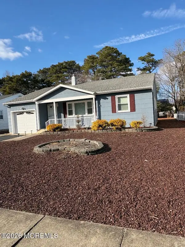 28 Caldwell Drive, Toms River, NJ 08757