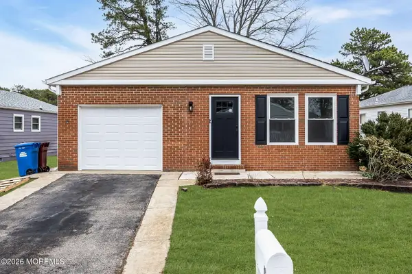 15 Roxton Place, Toms River, NJ 08757