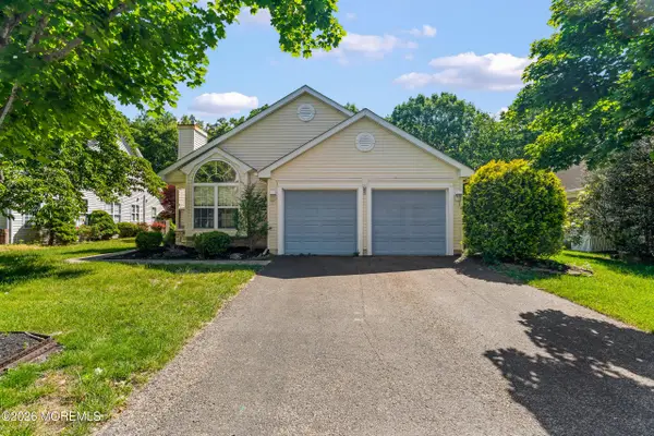 53 Skyline Drive, Lakewood, NJ 08701
