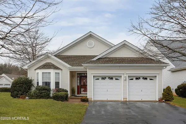 37 Springlawn Drive, Lakewood, NJ 08701