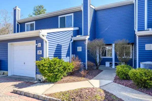 25 Rambling Meadow Court, Eatontown, NJ 07724