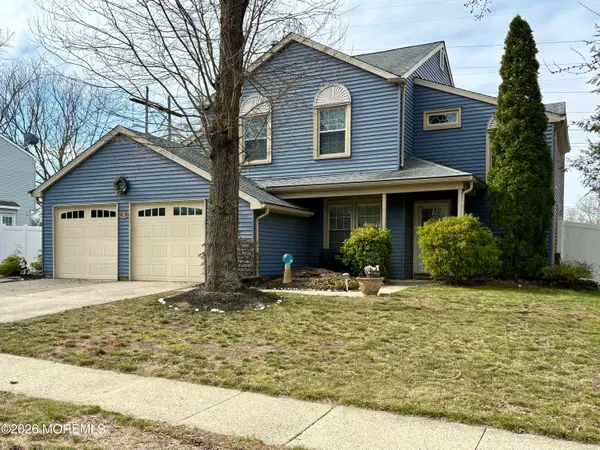 41 Concord Circle, Howell, NJ 07731