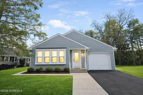 8 Abbey Lane, Manchester, NJ 08759