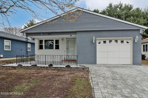 227 Torrey Pines Drive, Toms River, NJ 08757