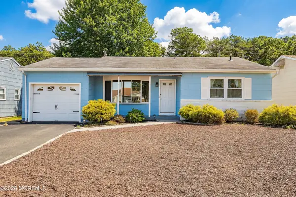 16 Piermont Road, Toms River, NJ 08757