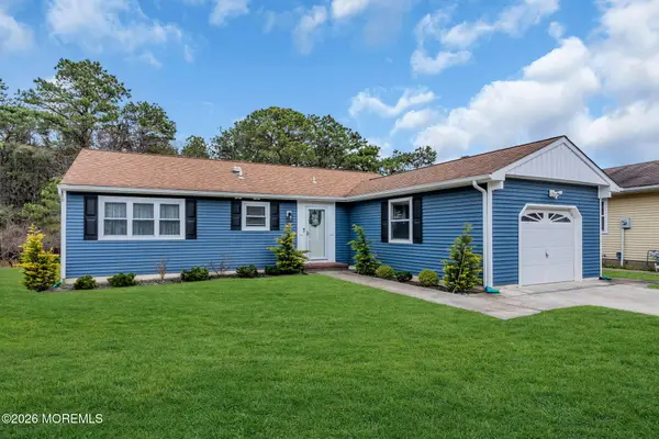 10 Point Blanche Court, Toms River, NJ 08757