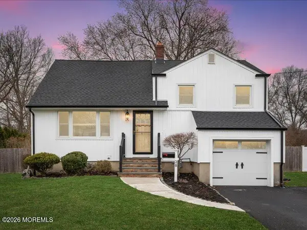 28 Spruce Drive, Shrewsbury Boro, NJ 07702